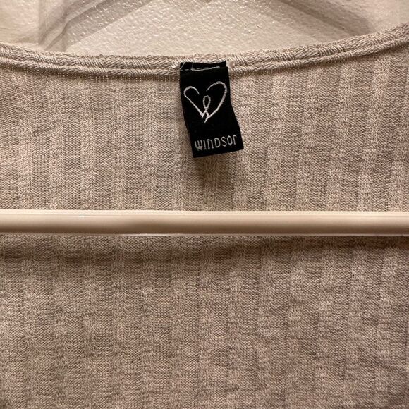 $2/15 Windsor cropped sweater - Picture 2 of 3